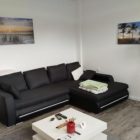 Schoene Ferienwohnung/Pendlerwohnung อูลเซิน ภายนอก รูปภาพ