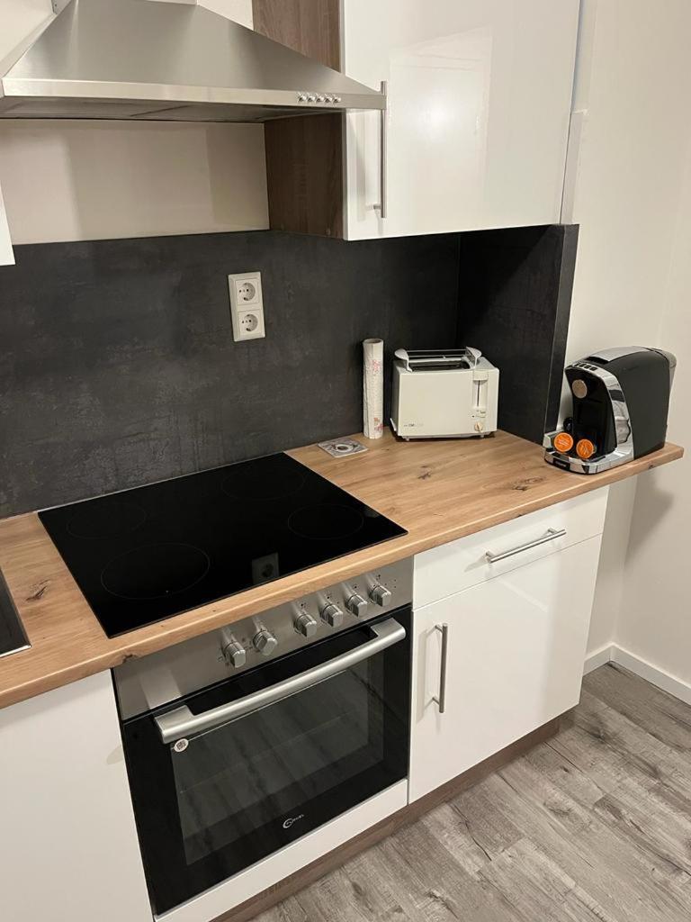 Schoene Ferienwohnung/Pendlerwohnung อูลเซิน ภายนอก รูปภาพ