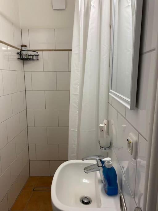 Schoene Ferienwohnung/Pendlerwohnung อูลเซิน ภายนอก รูปภาพ