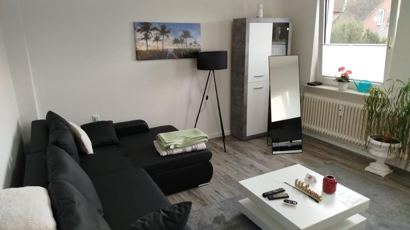 Schoene Ferienwohnung/Pendlerwohnung อูลเซิน ภายนอก รูปภาพ