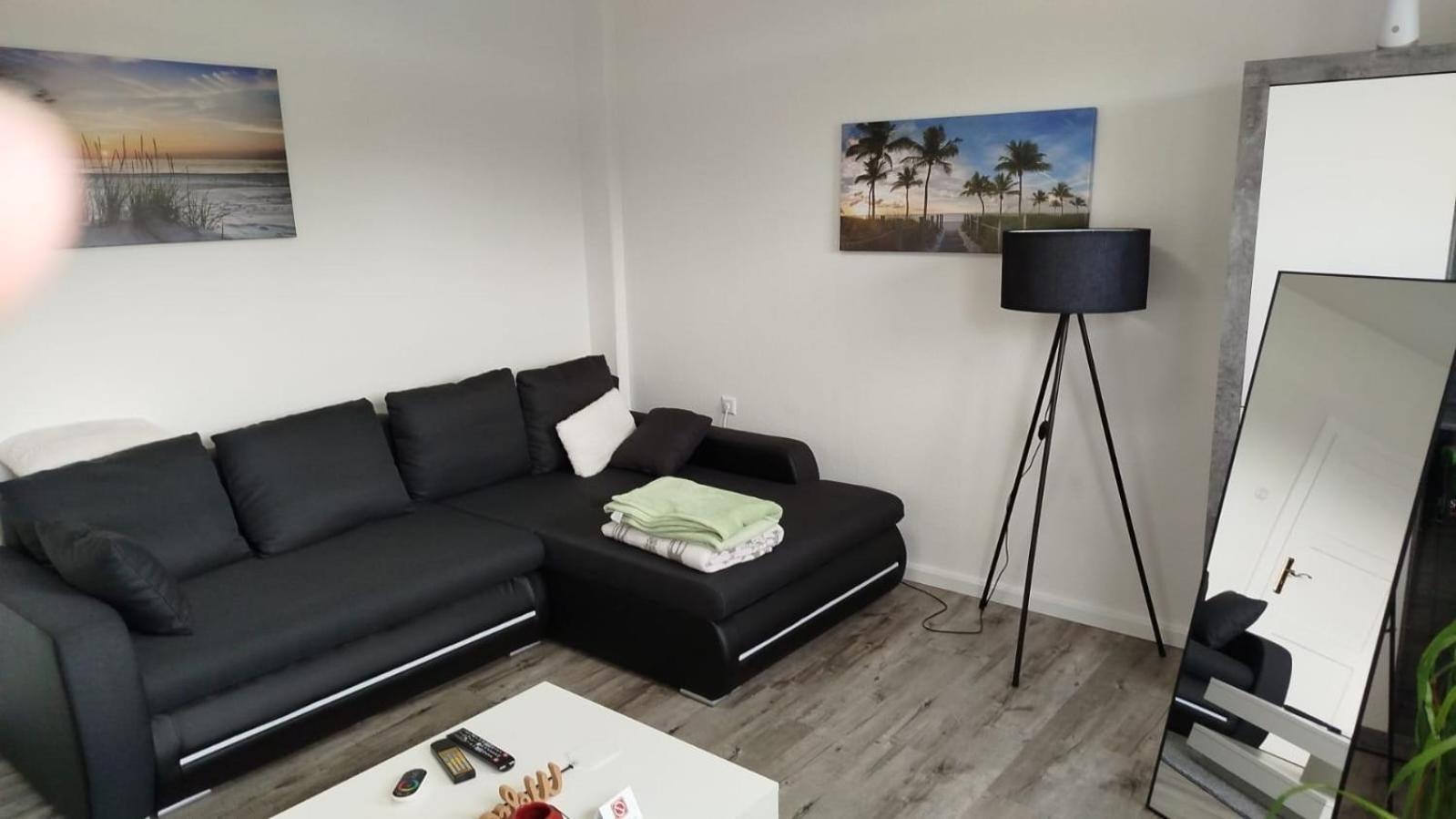 Schoene Ferienwohnung/Pendlerwohnung อูลเซิน ภายนอก รูปภาพ